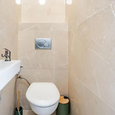 Luxury With Sea View And Private Access شقة *