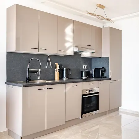 Luxury With Sea View And Private Access Apartment