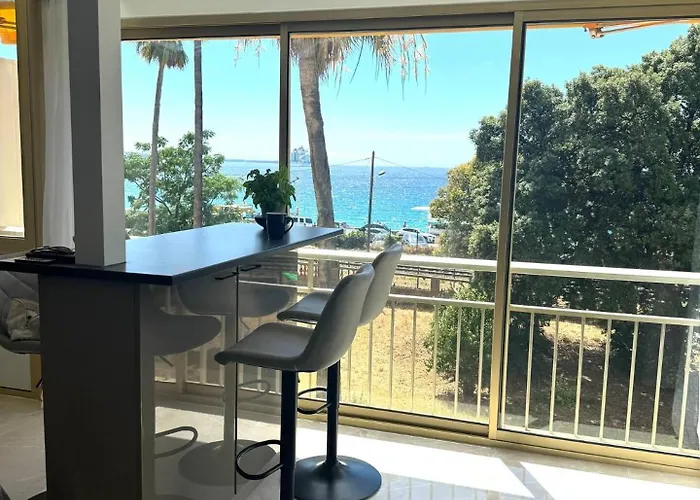 Luxury With Sea View And Private Access דירה